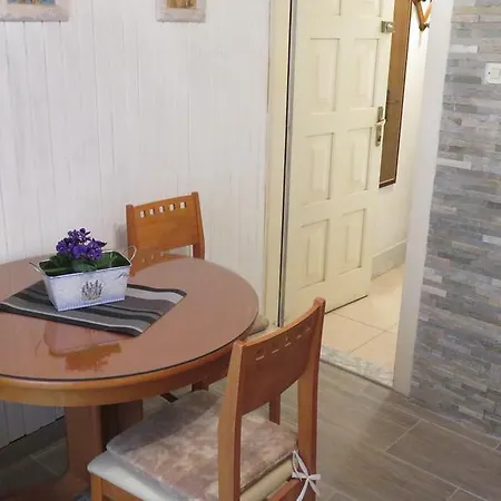 Center Neno Apartamento *