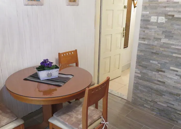 Center Neno Lejlighed *